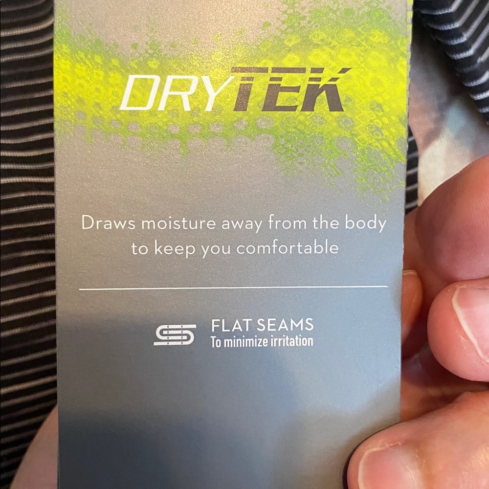 Tek Gear DryTek Long Sleeve Athletic Tee - Picture 5 of 6